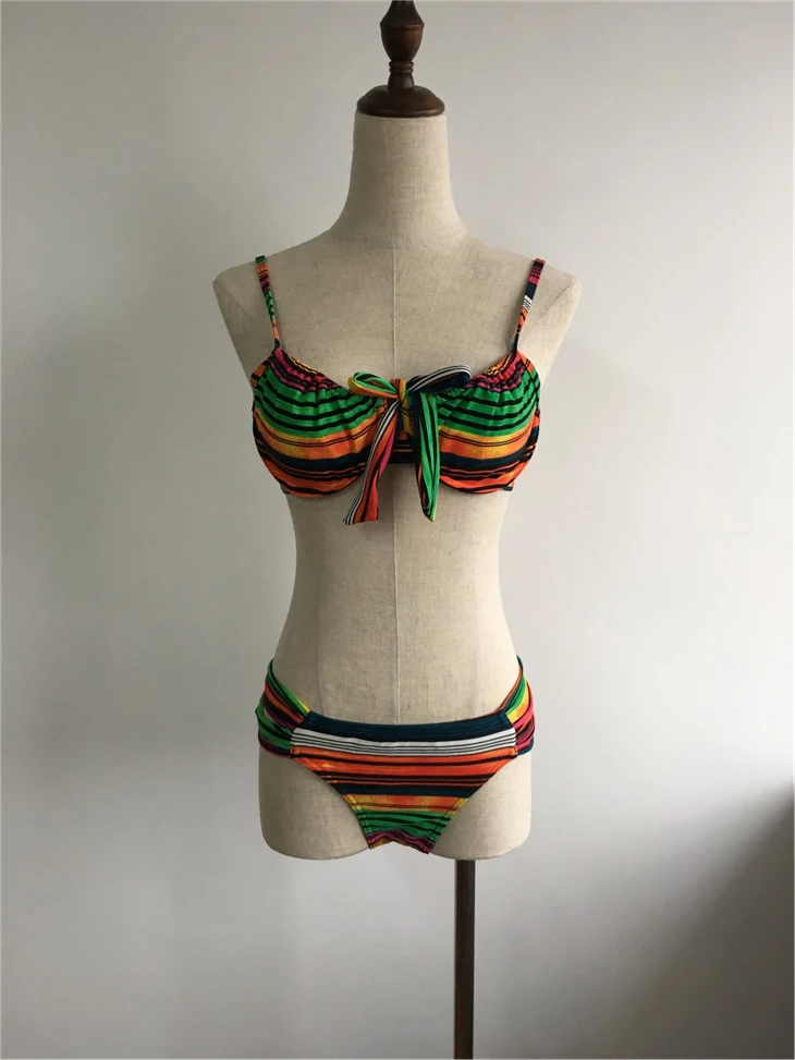 Sett Bikini Stripe Tie ta 'quddiem